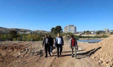 Başkan Sarı, TOKİ alanında incelemelerde bulundu Başkan Sarı, TOKİ alanında incelemelerde bulundu