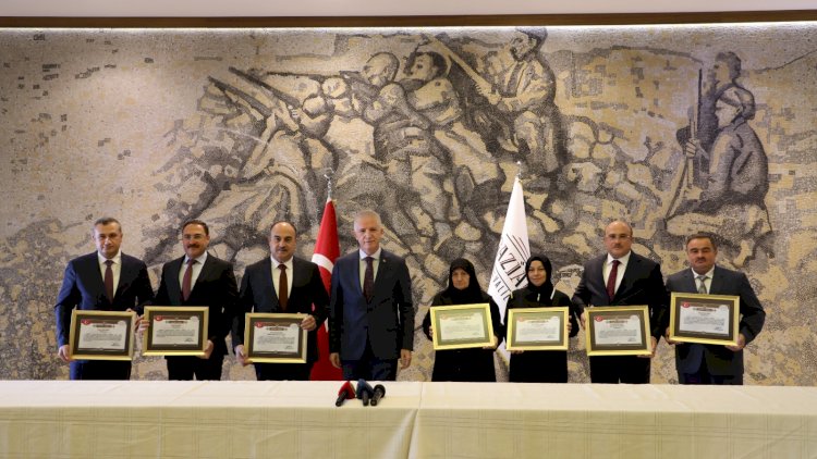 Sarı ailesinden eğitime destek 