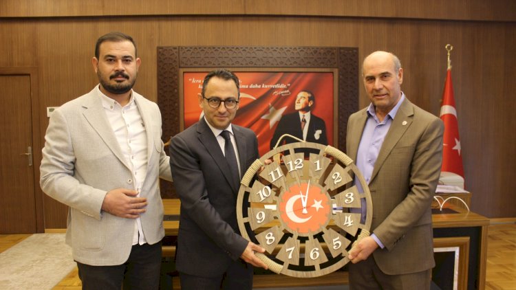 Erkunt Traktör Bayii Yöneticileri Kaymakam Çağlar'ı Ziyareti Etti Erkunt Traktör Bayii Yöneticileri Kaymakam Çağlar'ı Ziyareti Etti