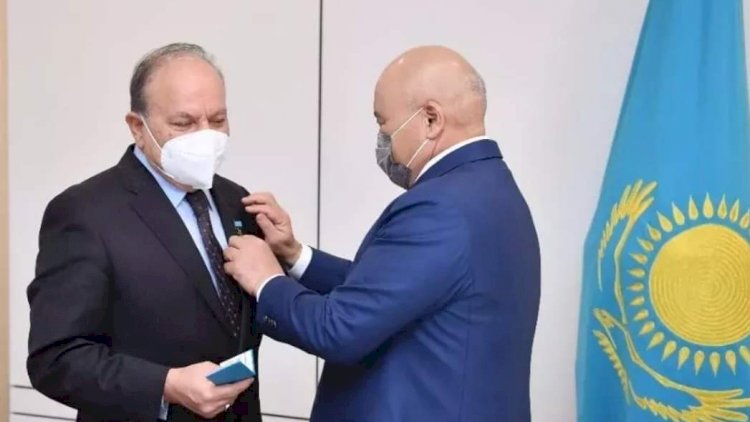 Şimşek'e üstün hizmet ödülü Şimşek'e üstün hizmet ödülü