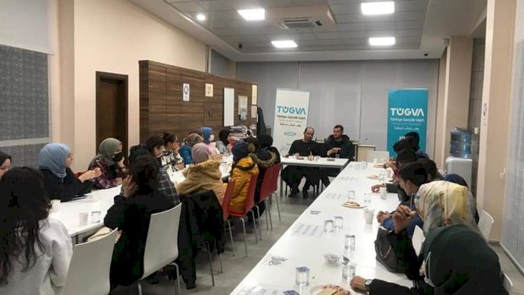 "Geleceğin Gençliği, Gençliğin Geleceği" konulu söyleşi yapıldı "Geleceğin Gençliği, Gençliğin Geleceği" konulu söyleşi yapıldı