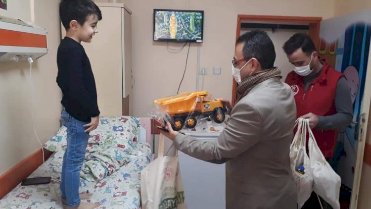 Çocuklara oyuncak desteği Çocuklara oyuncak desteği