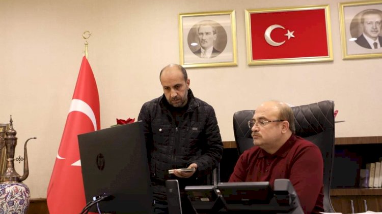 Başkan Sarı AA'nın "Yılın Fotoğrafları" oylamasına katıldı Başkan Sarı AA'nın "Yılın Fotoğrafları" oylamasına katıldı