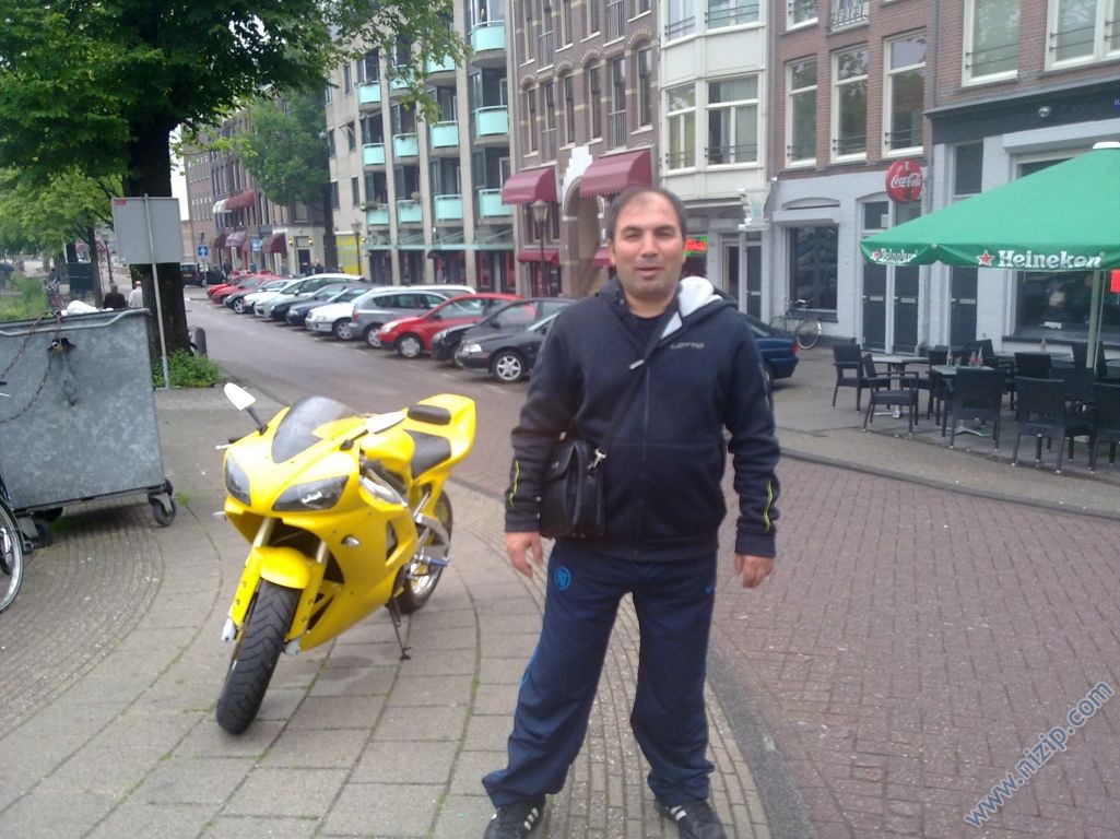 Hollanda Amistardam Kırmızılı sokakta 