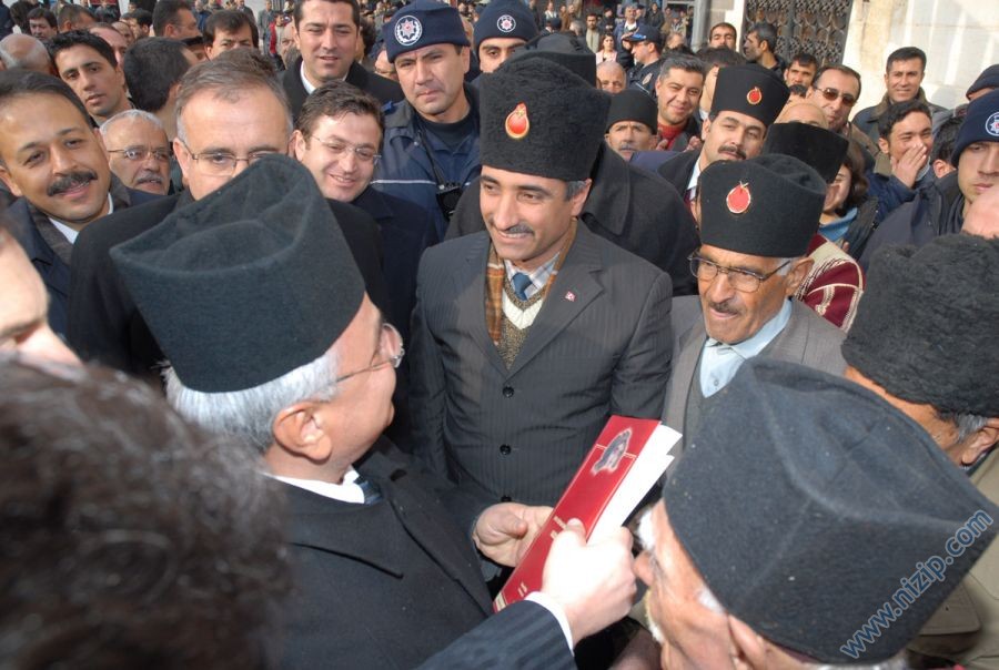 eski kültür bakanının dernek ziyaret anı hatırası 