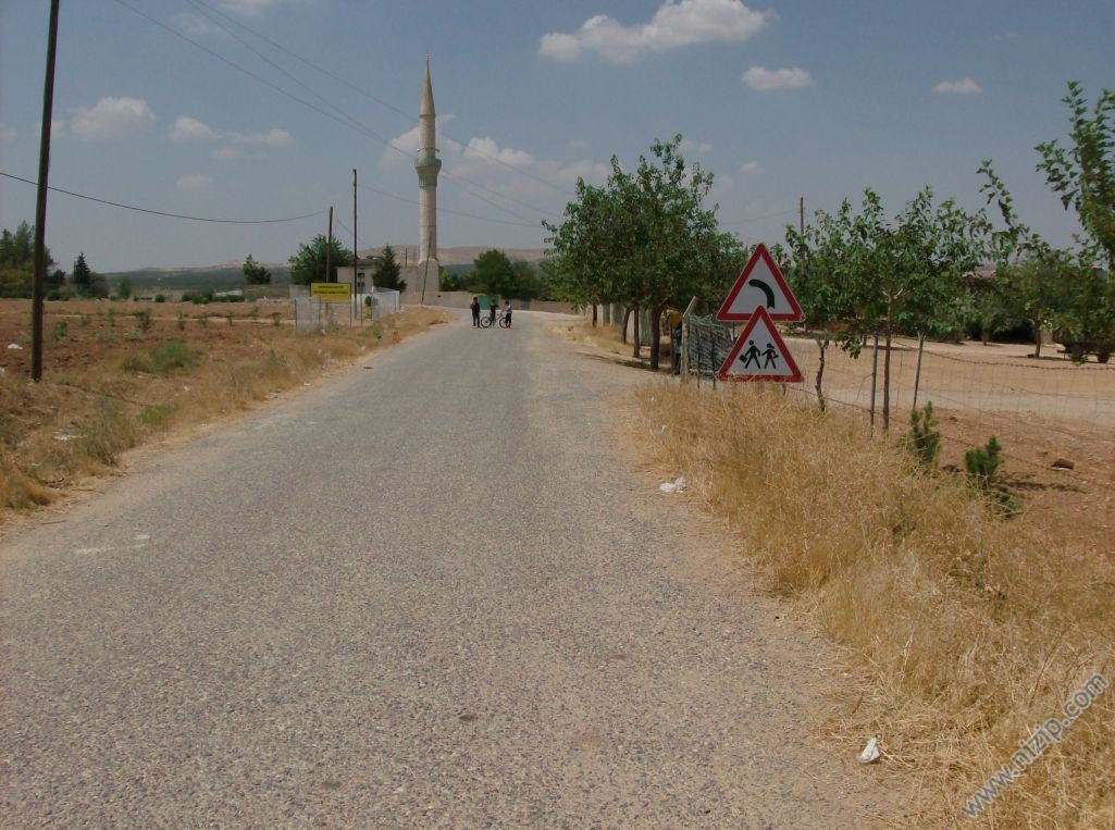 YARIMTEPE KOY GİRİŞİ 
