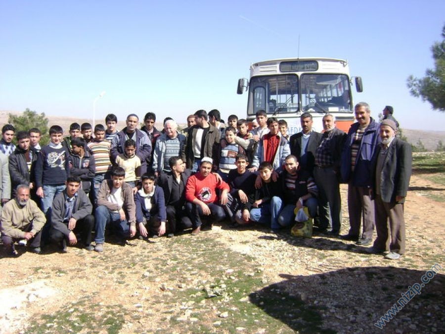 daşbaş da  agaç eken ekip 