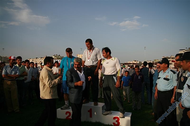 Aba güreşi madalya töreni 