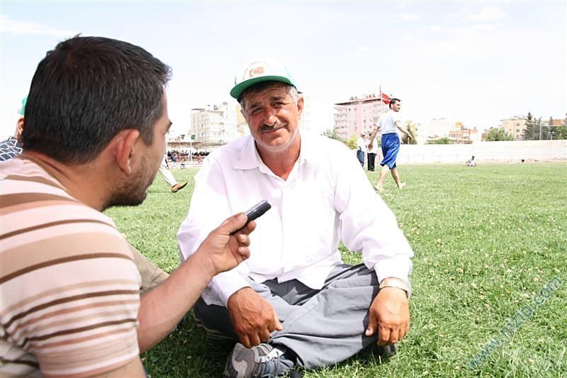 Aba güreşi sunucu Gazi Abi 