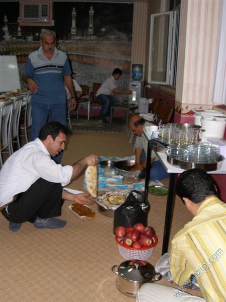 2006 yılında İHER hocamızın verdiği iftar yemeği 