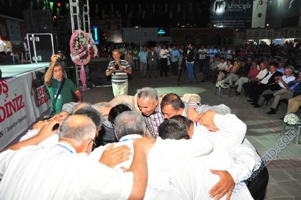 Başkanla birlikte YAH çağırırken 