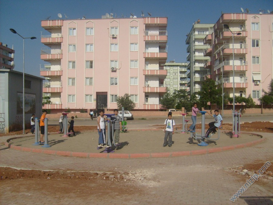 Merhum Halil Pekmez parkı 