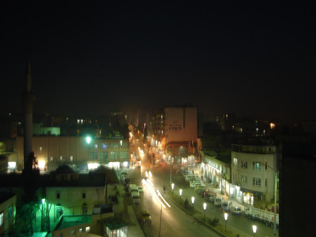 gece ışıkları ve yol 