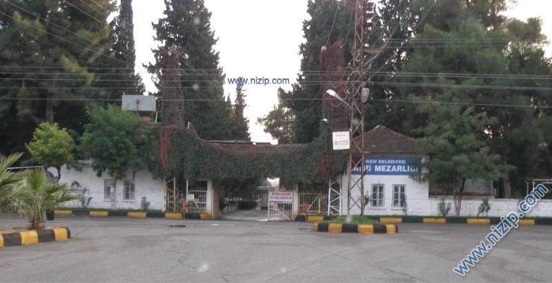 asri mezarlık giriş kapısı 