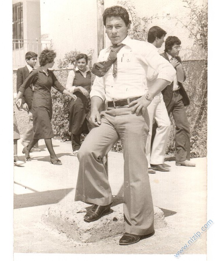 NİZİP LİSESİ 1981 BEKİR AKÇAKOCA (AKÇABAY) 6MAT/B SINIFI 