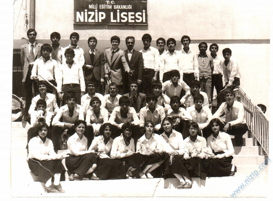 NİZİP LİSESİ 1981 BEKİR AKÇAKOCA (AKÇABAY) 6MAT/B SINIFI 