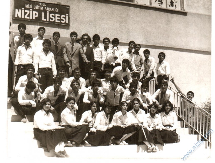 NİZİP LİSESİ 1981 BEKİR AKÇAKOCA (AKÇABAY) 6MAT/B SINIFI 