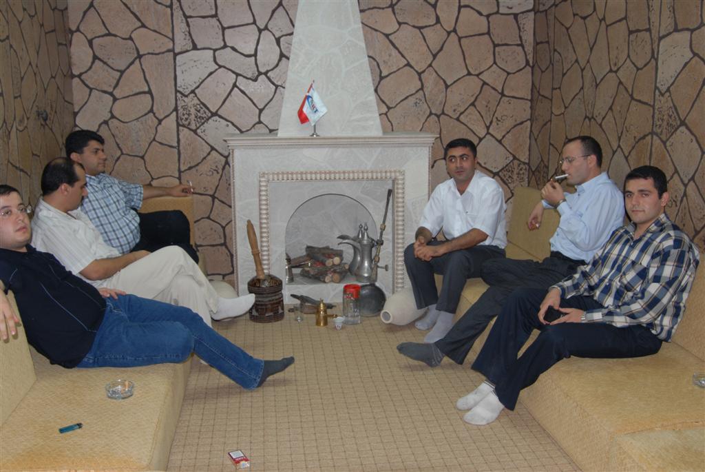 Nrt Şark Odasında Mırra İçerken 