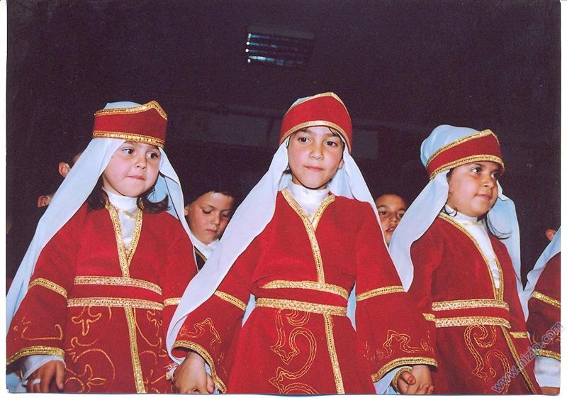 EN SAĞDAKİ KIZIM İLOŞUM 