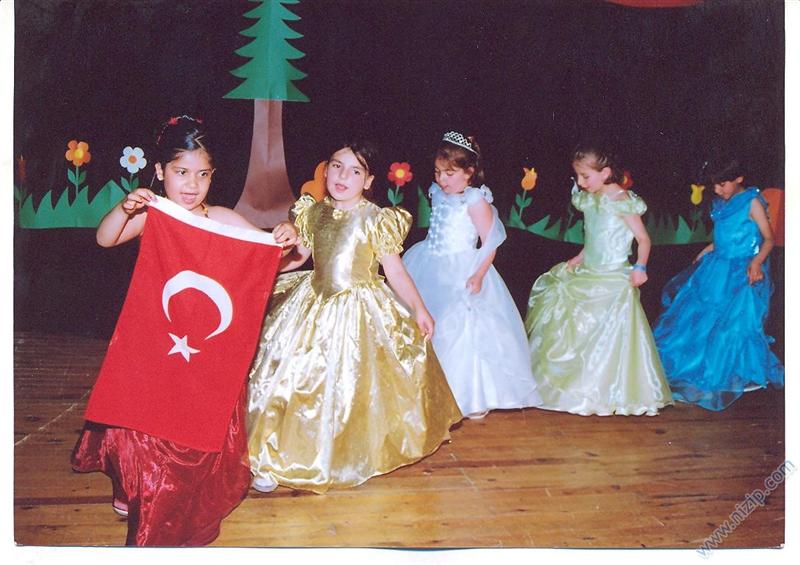 EN ÖNDEKİ BENİM KIZIM 