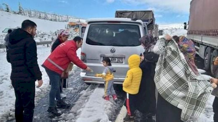 Sürücülerin imdatına Sosyal Yardımlaşma Vakfı Yetişti. Sürücülerin imdatına Sosyal Yardımlaşma Vakfı Yetişti.