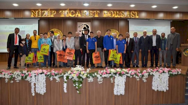 Nizip ticaret borsasi sponsorluğunda düzenlenen bilgi yarişmasi sona erdi Nizip ticaret borsasi sponsorluğunda düzenlenen bilgi yarişmasi sona erdi