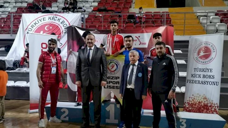 Nizip Spor Lisesi'nin Kick Boks Türkiye Başarısı