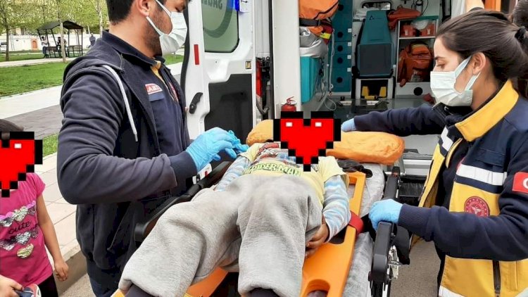 Parkta Kaydıraktan Düşen  Çocuk Yaralandı