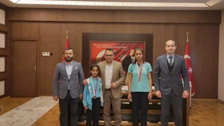 Başarılı Sporcular Kaymakam Çağlar'ı Ziyaret Etti