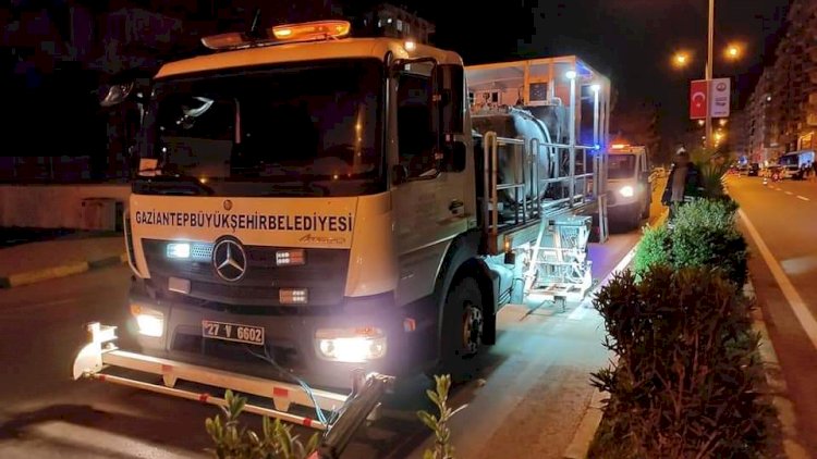 Belediye ekipleri gece mesaisinde Belediye ekipleri gece mesaisinde
