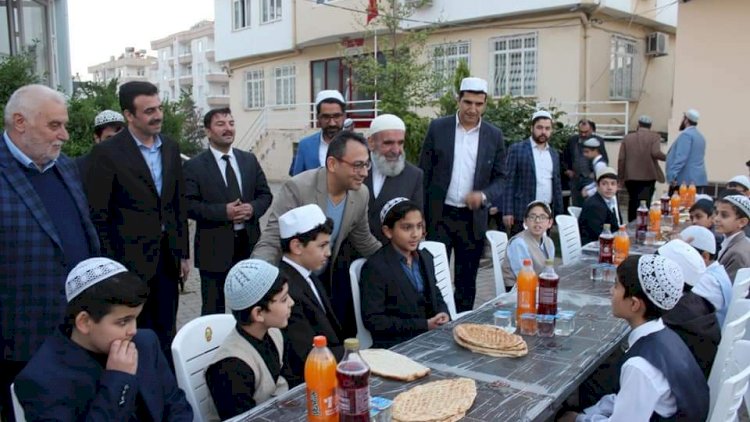 Kaymakam Çağlar, Kur'an Kursu öğrencileri ile iftarda buluştu Kaymakam Çağlar, Kur'an Kursu öğrencileri ile iftarda buluştu