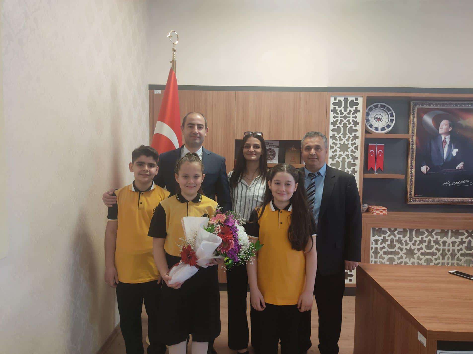 İlçe Milli Eğitim Müdürlüğü Koltuğu Çocuklara Teslim