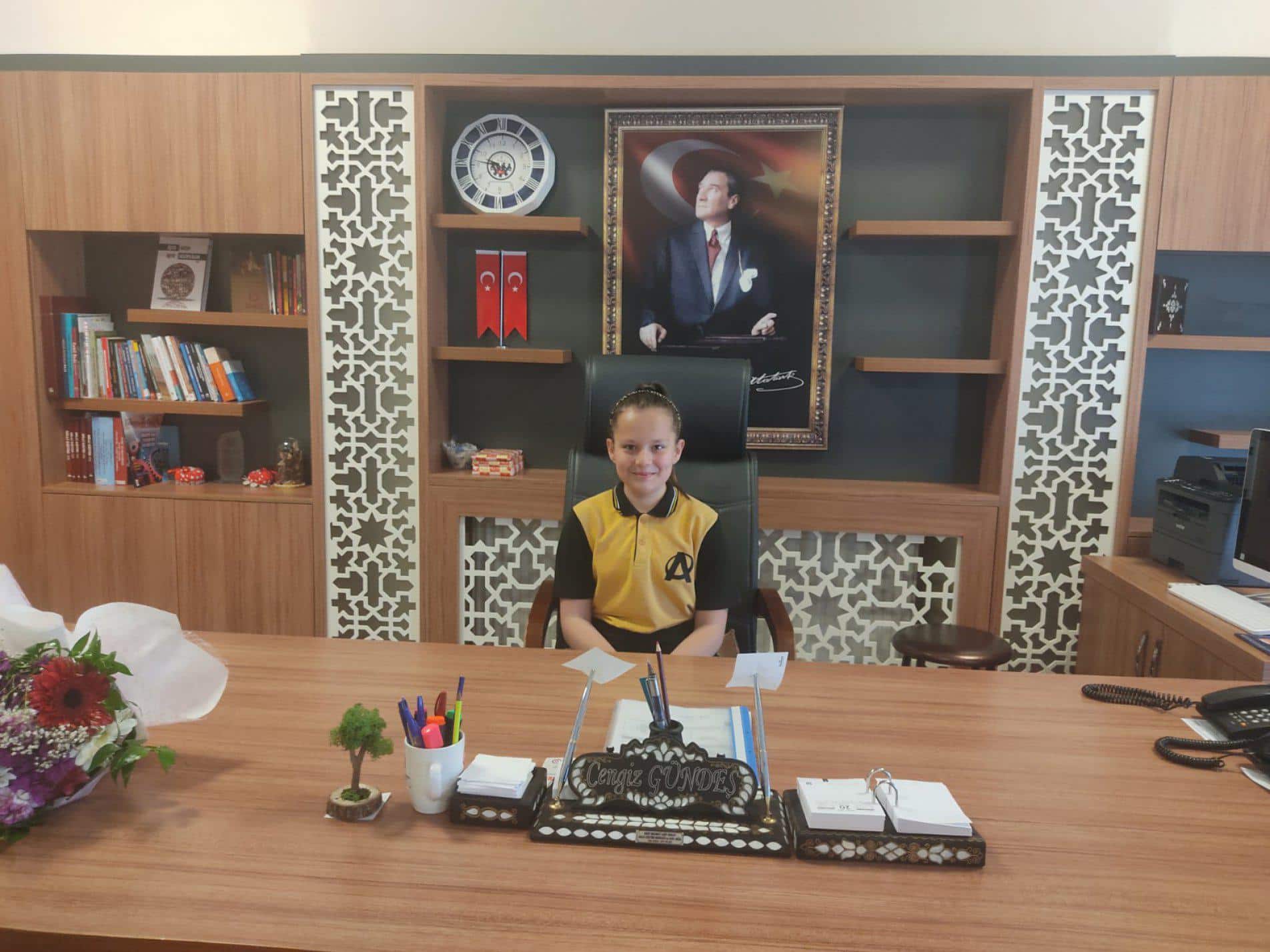 İlçe Milli Eğitim Müdürlüğü Koltuğu Çocuklara Teslim İlçe Milli Eğitim Müdürlüğü Koltuğu Çocuklara Teslim