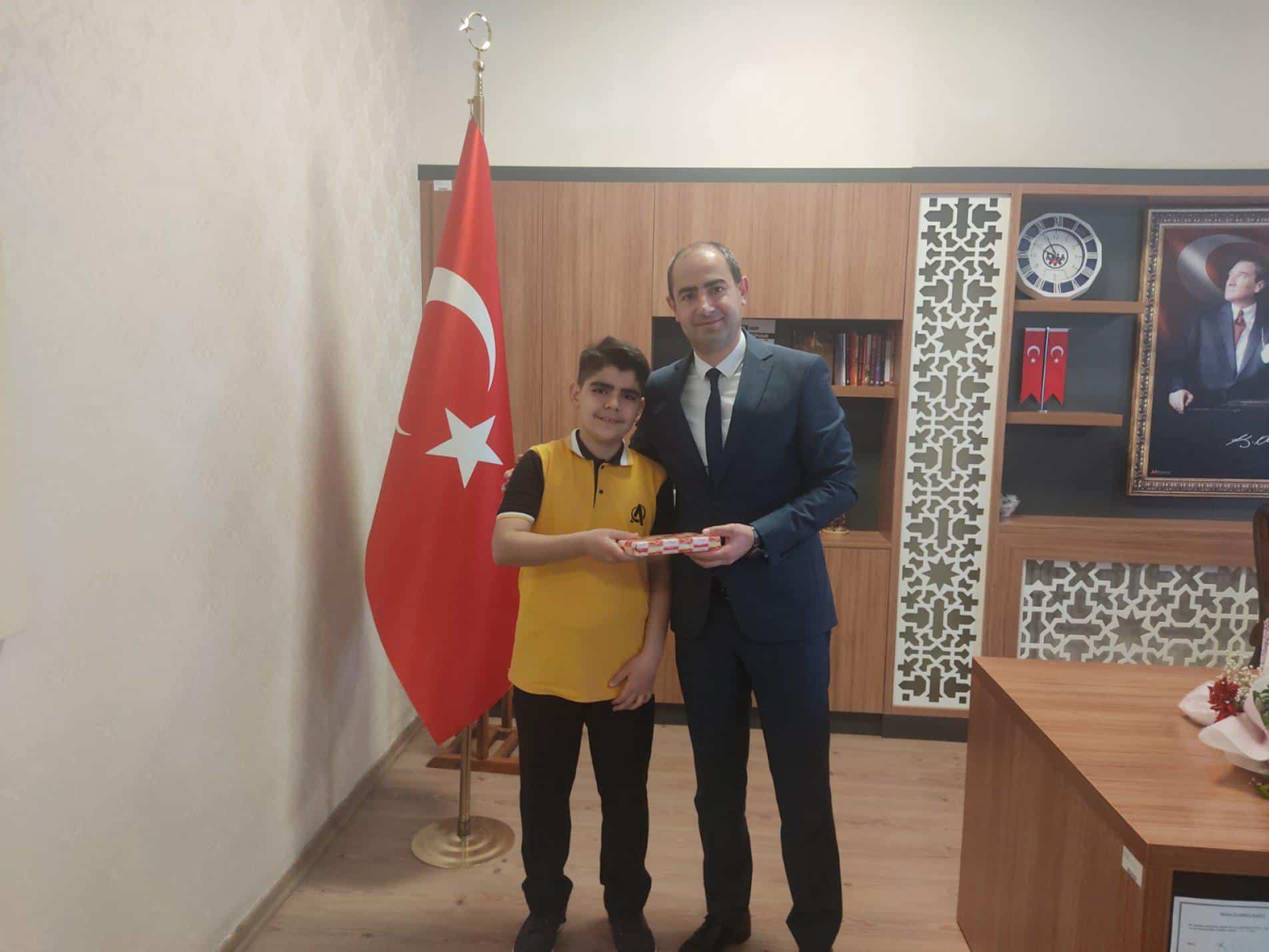İlçe Milli Eğitim Müdürlüğü Koltuğu Çocuklara Teslim İlçe Milli Eğitim Müdürlüğü Koltuğu Çocuklara Teslim