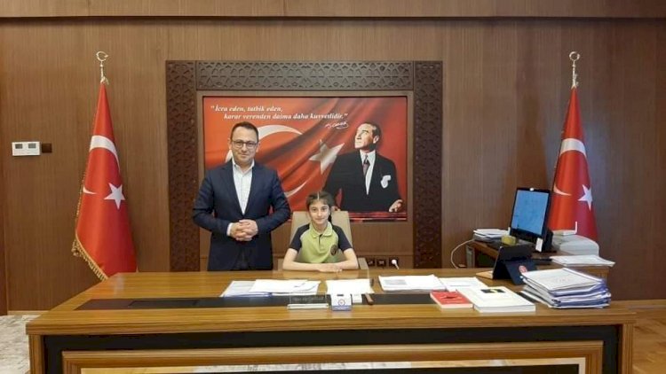 Kaymakam Çağlar, öğrencilerle tek tek ilgilendi