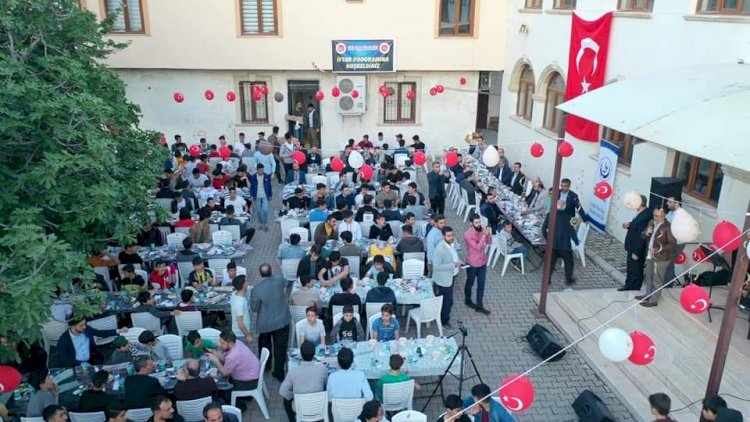 Selimiye Camii Gençlik Merkezinden İftar Yemeği Selimiye Camii Gençlik Merkezinden İftar Yemeği