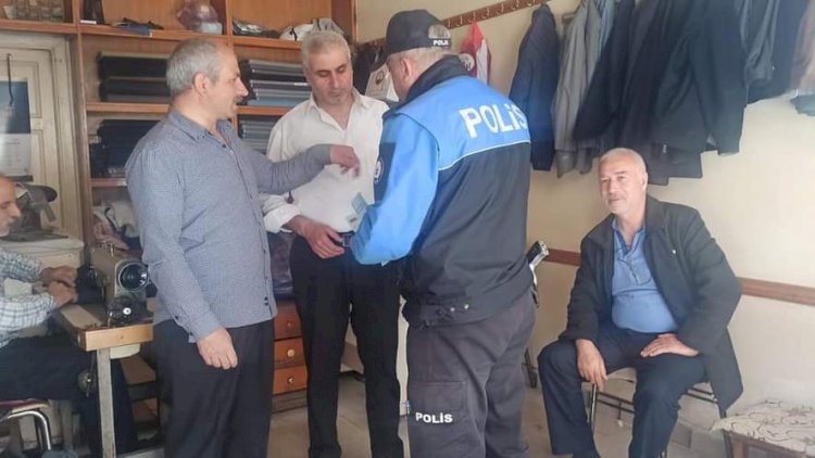 Toplum polisi dolandırıcılık ve hırsızlık konusunda bilgilendirdi Toplum polisi dolandırıcılık ve hırsızlık konusunda bilgilendirdi