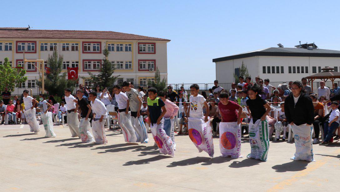 23 Nisan Ulusal Egemenlik ve Çocuk Bayramı coşkuyla kutlandı