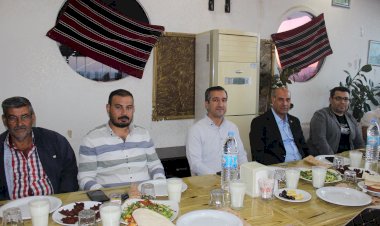 Erkunt Traktör Çalışanları İftarda Buluştu Erkunt Traktör Çalışanları İftarda Buluştu