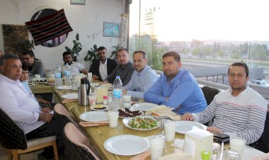 Erkunt Traktör Çalışanları İftarda Buluştu Erkunt Traktör Çalışanları İftarda Buluştu