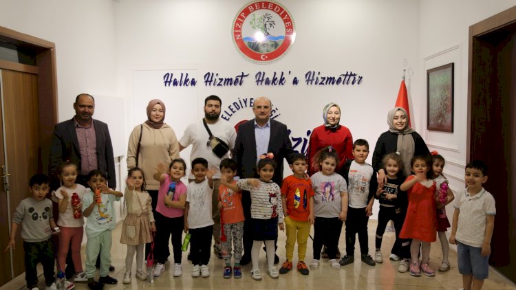 Minik öğrencilerden Belediye Başkanı Sarı’ya ziyaret