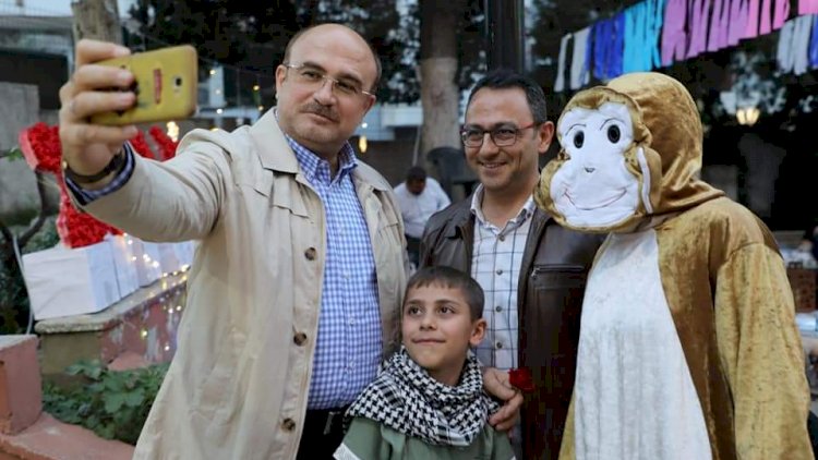 Nizip'te yetim çocuklara iftar yemeği verildi Nizip'te yetim çocuklara iftar yemeği verildi