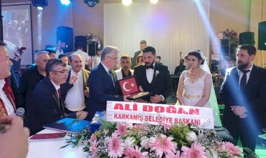 Altınbaş ve Şahin Ailesinin Mutlu Günü Altınbaş ve Şahin Ailesinin Mutlu Günü