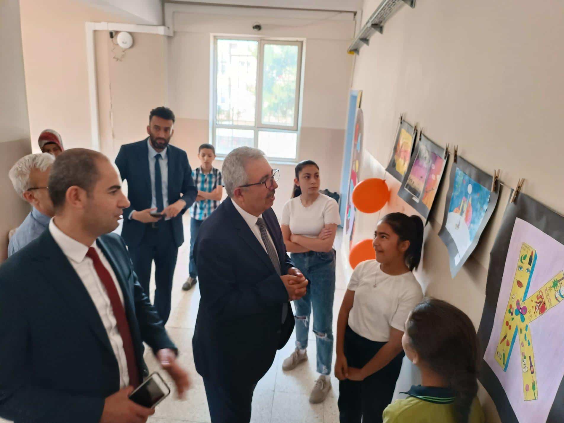Yılmaz Çetin Sözmen Ortaokulu Resim Sergisi Açılışı Yılmaz Çetin Sözmen Ortaokulu Resim Sergisi Açılışı
