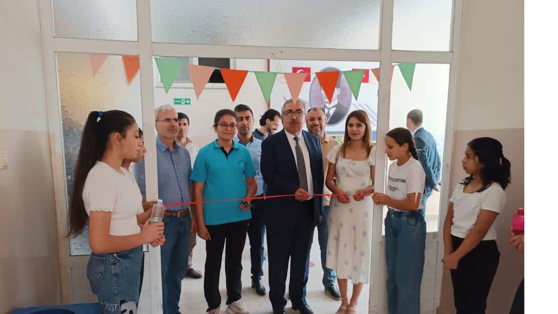 Yılmaz Çetin Sözmen Ortaokulu Resim Sergisi Açılışı Yılmaz Çetin Sözmen Ortaokulu Resim Sergisi Açılışı