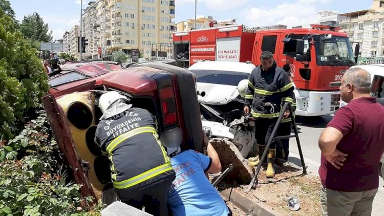 Nizip’te araçlar çarpıştı: 2 yaralı Nizip’te araçlar çarpıştı: 2 yaralı