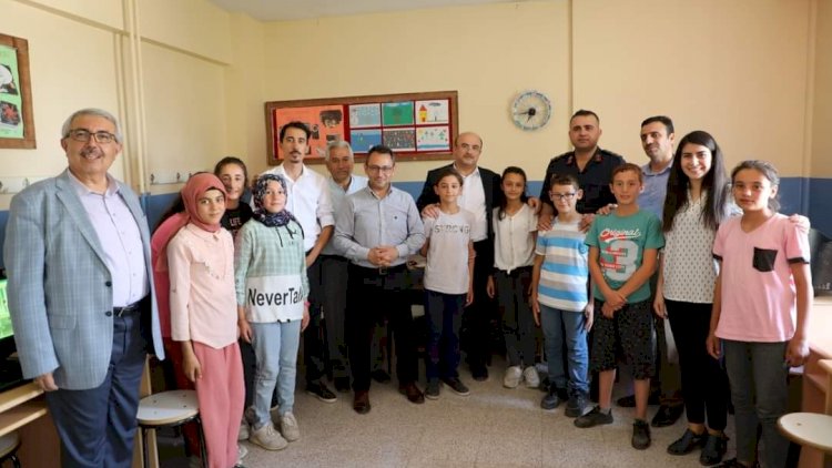 Belediye Başkanı Sarı’dan sporculara malzeme desteği Belediye Başkanı Sarı’dan sporculara malzeme desteği
