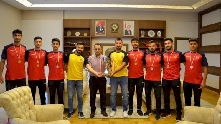 Sporcular'dan Kaymakam Çağlar'a Ziyaret*