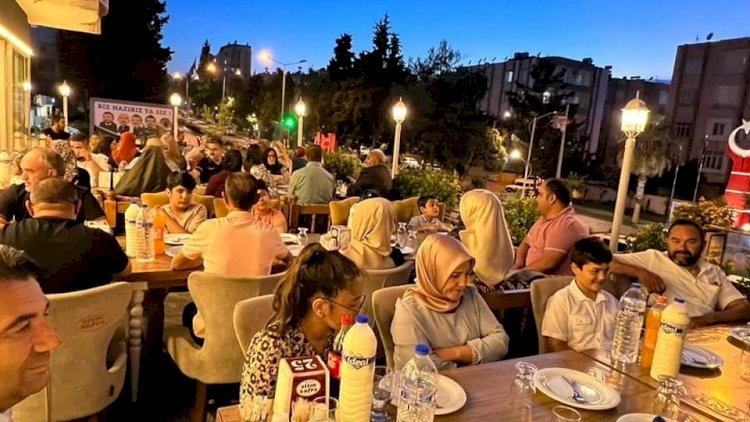 MHP yönetimi ve eşleri akşam yemeğinde buluştu MHP yönetimi ve eşleri akşam yemeğinde buluştu