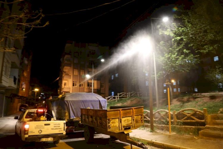 Nizip Belediyesi Haşerelerle Mücadele Ediyor Nizip Belediyesi Haşerelerle Mücadele Ediyor